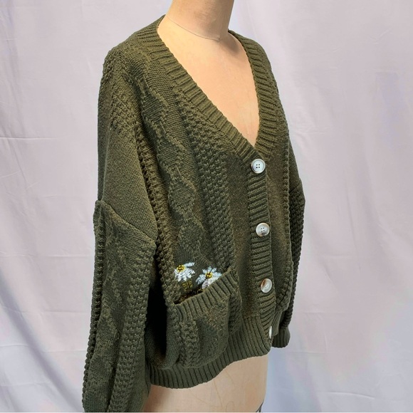 Wildflower Daisy earthy sweater cardigan cable knit button front floral‎ flowers - Picture 3 of 11